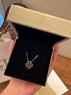 Authentic Van Cleef & Arpels Vintage Alhambra 18K Gold Onyx Necklac